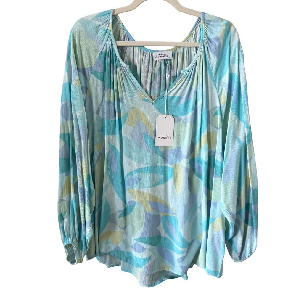 NWT Emily Wonder Abstract Print Blouse - Size 1XL (NWT)